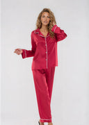 pijama lungă satin, pijama dama bordo satin, set pijama satin bordo, pijama elegantă femei lungă, pijama loungewear premium, cadou pijama femei lux, pijama satin bordo ivory, pijama mânecă lungă satin, pijama de iarnă satin, set pijama pantalon lung