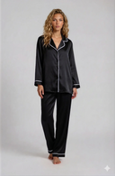 pijama lungă satin, pijama dama bordo satin, set pijama satin bordo, pijama elegantă femei lungă, pijama loungewear premium, cadou pijama femei lux, pijama satin bordo ivory, pijama mânecă lungă satin, pijama de iarnă satin, set pijama pantalon lung