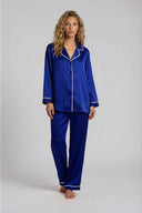 pijama lungă satin, pijama dama bordo satin, set pijama satin bordo, pijama elegantă femei lungă, pijama loungewear premium, cadou pijama femei lux, pijama satin bordo ivory, pijama mânecă lungă satin, pijama de iarnă satin, set pijama pantalon lung