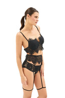 set lenjerie dantelă eyelash neagră, bralette dantelă eyelash negru, set lenjerie cu jartieră dantelă, lenjerie harness coapse negru, set lenjerie 3 piese dantelă neagră, centură jartieră dantelă eyelash, lenjerie avangardistă neagră, set lenjerie premium ocazii speciale, cadou lenjerie dantelă lux, bralette jartieră harness set negru